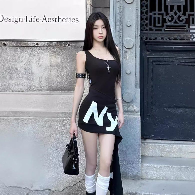 Slimming square-neck dress